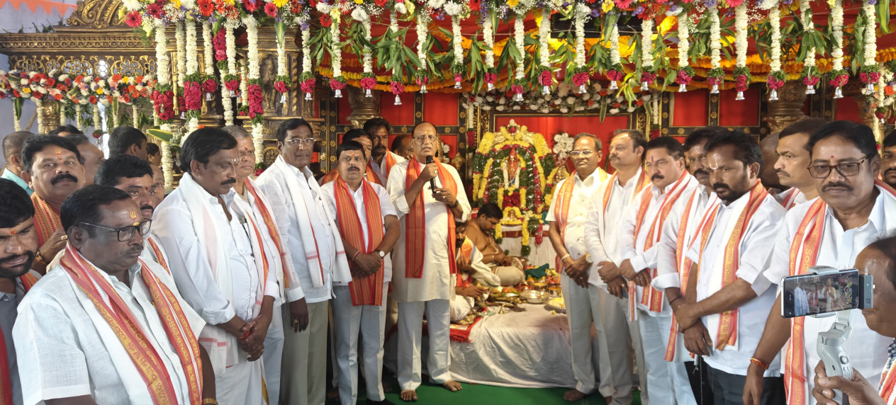 గోదారంగనాయకా  స్వామి ఆశీస్సులతో ప్రజలందరూ సుఖ సంతోషాలతో ఉండాలి .....