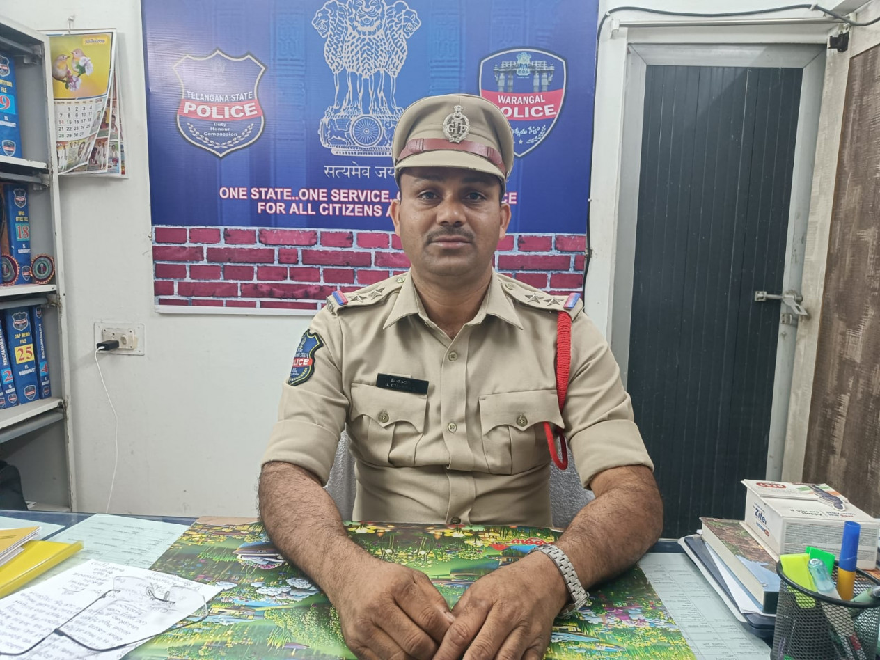 వరంగల్ ఖమ్మం హైవే పై ఆగి ఉన్న లారీని ఢీకొన్న మరో లారీ