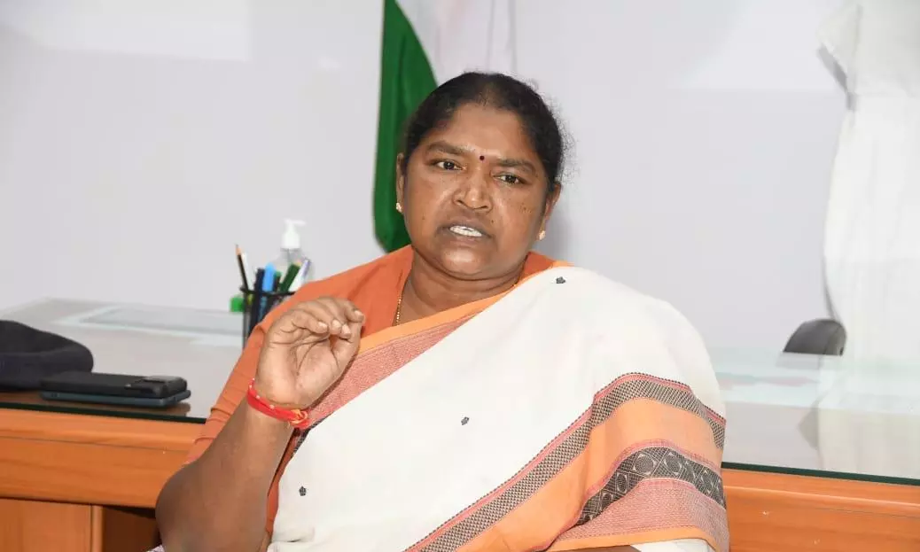 అంగన్వాడీల ద్వారా కిషోర బాలికలకు చిక్కీలు, చిరుధాన్యాల పట్టీలు: