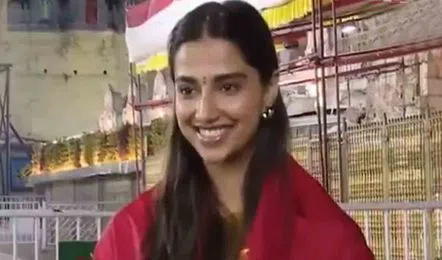 తిరుమల శ్రీవారిని దర్శించుకున్న ప్రముఖ నటి...!