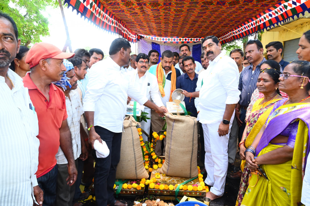 రైతులు ప్రభుత్వ కొనుగోలు కేంద్రాలలోనే వరి ధాన్యాన్ని విక్రయించాలి
