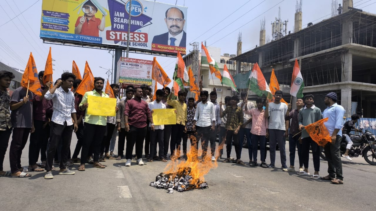 ఏబీవీపీ ఆధ్వర్యంలో ఉగ్రవాదుల దిష్టిబొమ్మ దగ్ధం