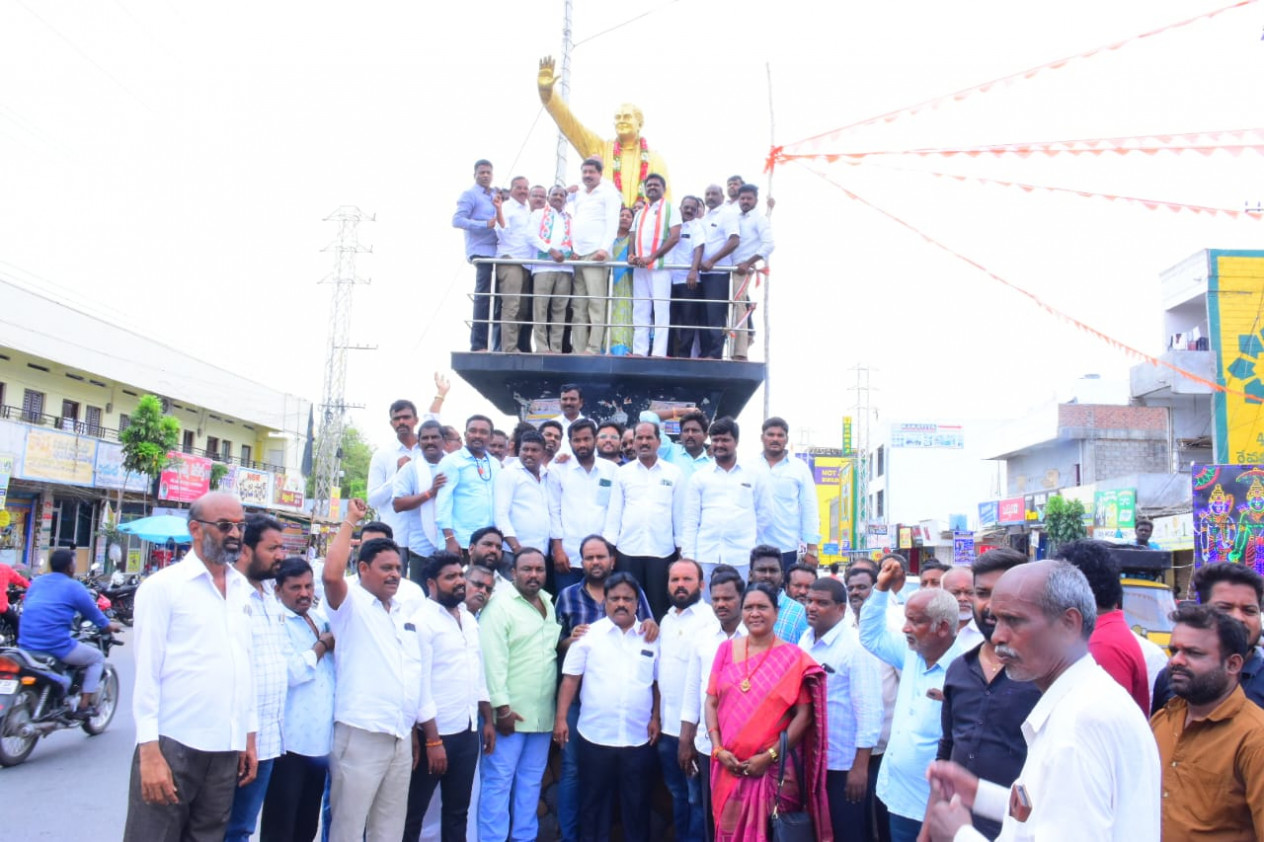 రాజీవ్ గాంధీ ఆశయ సాధన కోసం కృషి చేయాలి.