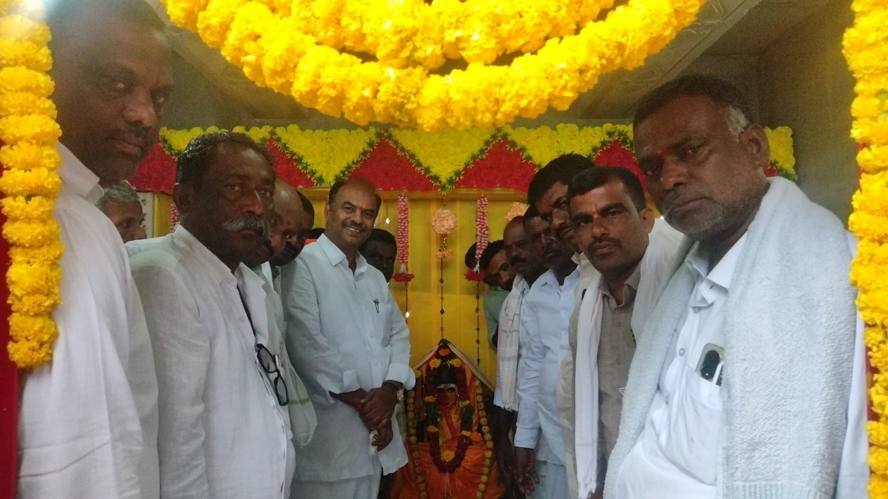 మారెమ్మ అమ్మ వారిని దర్శించుకున్న ఎమ్మెల్యే