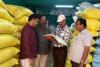 ఫర్టిలైజర్ దుకాణాలను ఆకస్మికంగా తనిఖీ చేసిన జిల్లా వ్యవసాయ అధికారి 