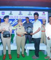 సిద్దిపేటలో “అరైవ్ అలైవ్” కార్యక్రమం: డ్రైవర్లకు కంటి