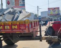 ఓవర్ లోడ్ వాహనాలతో పొంచి ఉన్న ప్రమాదం.