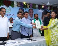 రైతు చెంతకే 'భూధార్‌'.. సర్వే వ్యవస్థలో విప్లవ క్షేత్రస్థాయిలోకి లైసెన్స్‌డ్‌ సర్వేయర్లు.