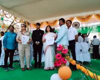 మహబుబ్ నగర్ జిల్లా వాసి మణి మణి ఆనంద్ కుమార్ కు.  కలెక్టర్ చేతుల మీదుగా ఉత్తమ సమాజ సేవా పురస్కారం అవార్డ్ ను అందజేశారు.