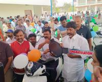 మధిర నియోజకవర్గ కేంద్రంలో దివ్యాంగులకు ట్రై సైకిళ్లు పంపిణీ చేసిన డిప్యూటీ సీఎం  భట్టి విక్రమార్క మల్లు  