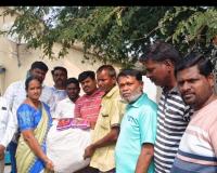 అగ్నిప్రమాదంలో సర్వం కోల్పోయిన పానీపూరి కుటుంబానికి ఆర్యవైశ్య యువజన సంఘం అండ