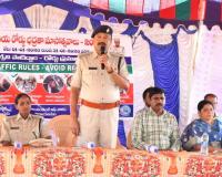 ప్రతి ఒక్కరూ రోడ్డు భద్రతా నియమాలు పాటించాలి.