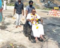 వీల్ చైర్ ద్వారా అమ్మవారి దర్శనం సులువు.