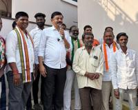 కాంగ్రెస్ ను గెలిపిస్తే వార్డు కోటి నిధులు.