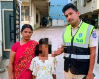 తప్పిపోయిన బాలిక,  క్షేమంగా తల్లి చెంతకు