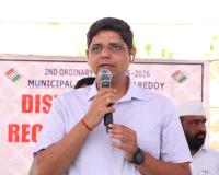 డిస్ట్రిబ్యూషన్ కేంద్రాల నుంచి పోలింగ్ కేంద్రాలకు. తరలుతున్న ఎన్నికల సామగ్రిని దగ్గరుండి పరిశీలించిన జిల్లా కలెక్టర్.