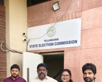 ఎన్నికల సంఘం కార్యాలయాన్ని సందర్శించి మెమోరాండం సమర్పించిన          