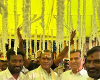 మంత్రి కోమటిరెడ్డి గారిని కలిసిన కాంగ్రెస్ పార్టీకి మద్దతు