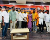 బిజెపి జిల్లా కార్యాలయంలో బిజెపి కార్పొరేట్లకు సన్మానం.