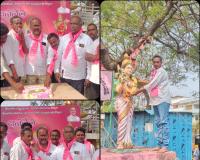 కారేపల్లి లో మాజీ సీ ఎం.కె సీ ఆర్ పుట్టినరోజు వేడుకలు