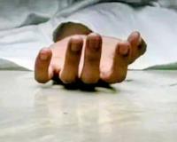 మూఢనమ్మకంతో మృతదేహాన్ని నాలుగు రోజులు