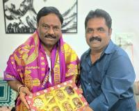 సీనియర్ జర్నలిస్టు కేపీని మర్యాదపూర్వకంగా కలిసిన మున్సిపల్ చైర్మన్ అగ్గునూరు బసవేశ్వర్..