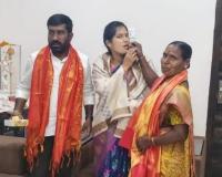 పేట చైర్ పర్సన్ ను సన్మానిం చిన కాకర్ల నారాయణమ్మ 