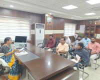 ప్రజలకు ఇబ్బందులు లేకుండా పనులను వేగవంతం చేయాలి… నిర్లక్ష్యానికి తావు ఉండదు. ---మేయర్