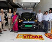 సంగారెడ్డిలో మారుతి నెక్స షోరూంలో మొదటి ఈ-విటరా వాహనాన్ని ప్రారంభించిన టిజీఐ ఐసీ  చైర్మన్ నిర్మల జగ్గారెడ్డి