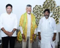 తన కుమారుడు సూర్య విక్రమాదిత్య వివాహ వేడుకకు విచ్చేసి నూతన వధూవరులను ఆశీర్వదించాలని