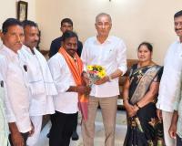 కరుణగిరి యూత్ క్రికెట్ టోర్నీ బ్రోచర్ ఆవిష్కరించిన ఎంపీ  రామసహాయం రఘురాం రెడ్డి