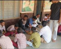 విద్యార్థులకు రుచికరమైన ఆహారాన్ని అందించాలి.