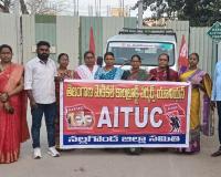 వరంగల్ రాష్ట్ర మహాసభకు బయలుదేరిన కార్మికులు.