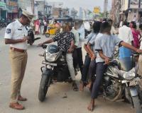 మైనర్లు వాహనాలు నడిపితే చట్టప్రకారం కఠిన చర్యలు: