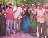 వార్డు ప్రజలతో ఘనంగా హోలీ సంబరాలు.