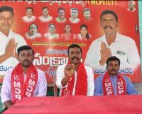 రోడ్డు బీటలు బారి కుంగుతున్న పట్టించుకోరా...