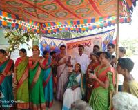 గ్రామ సభలో గ్రామ వనితలకు సన్మానం 