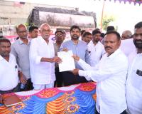 ముఖ్యమంత్రి సహాయనిధి చెక్కులు పంపిణీ..