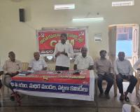 మొక్కజొన్న కొనుగోలు కేంద్రాలు వెంటనే ప్రారంభించాలి..