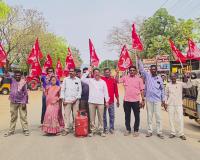 గ్యాస్ కొరత ధరల పెరుగుదలపై సీపీఐ రాస్తారోకో