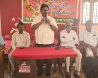 భూస్వామ్య కుటుంబంలో పుట్టినా.