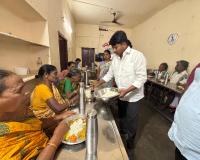 పుట్టినరోజున మానవత్వం చాటుకున్న బిఆర్ఎస్ యువ నాయకులు నారం రాజశేఖర్