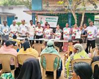 విశిష్ట ఫౌండేషన్ ఆధ్వర్యంలో 20వ వార్డులో చీరల పంపిణీ