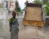 ఇచ్చిన మాట నిలబెట్టు కున్న కౌన్సిలర్ కాకర్ల , సొంత నిధులతో రోడ్డుకు మరమ్మతులు 