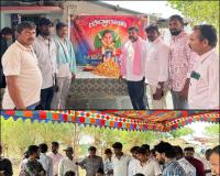 బానోత్ నవ్యకు లకావత్ గిరిబాబు ఘనంగా నీవాళ్లు 