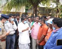 అగ్ని ప్రమాదంలో నష్టపోయిన రైతులకు న్యాయం చేస్తాం 