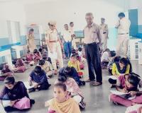 విద్యార్థులకు రోడ్డు భద్రతపై వ్యాసరచన పోటీలు ఇంచార్జి ఎస్సై గాయత్రి.