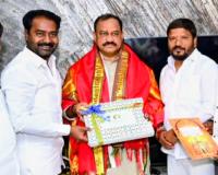 పఠాన్ చేరు రైతులకు ఊతం..టీపీసీసీ అధ్యక్షుడిని కలిసిన కాట శ్రీనివాస్ గౌడ్