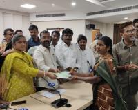 ప్రజల మధ్యే సంక్షేమం…   నేరుగా లబ్ధిదారుల చేతికి కోట్ల చెక్కులు..