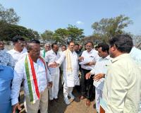 దోమకొండలో 50 పడకల ఆసుపత్రి స్థలాన్ని పరిశీలించిన షబ్బీర్ అలీ